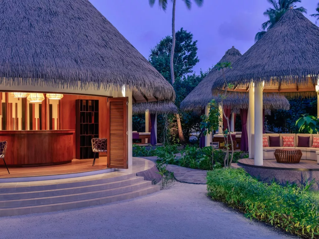 Отель Mercure Maldives Kooddoo 4*